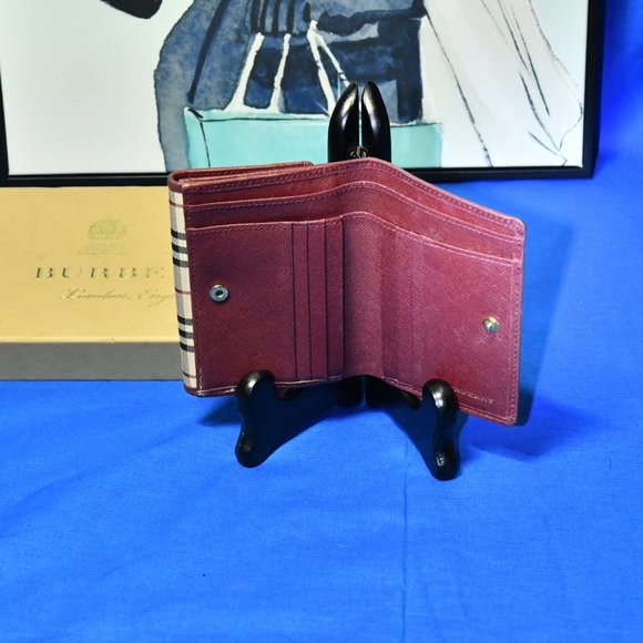 Burberry Classic (Compact) - Picture 3 of 5